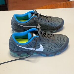 Men’s blue Nike sneakers size 9 in great condition